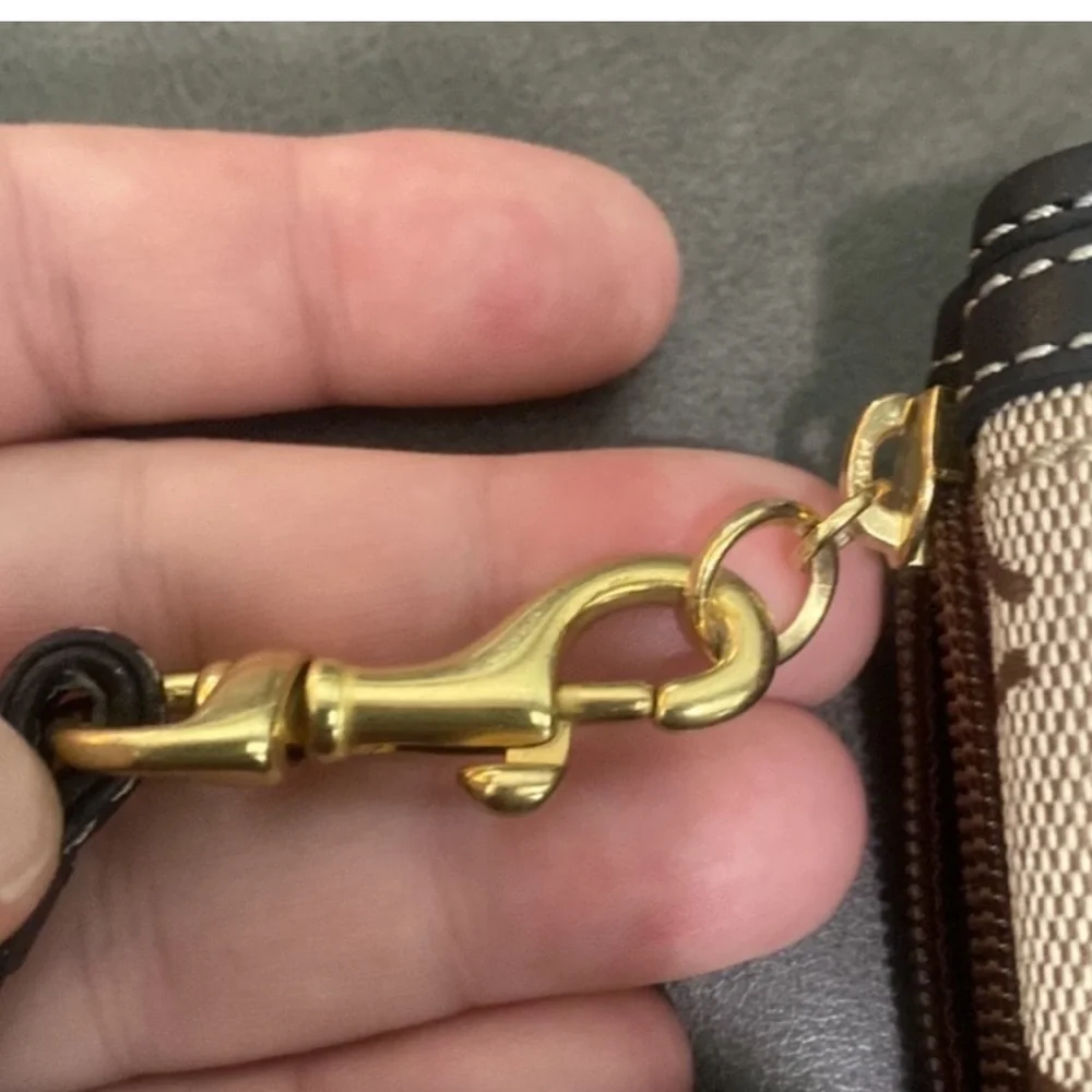 Coach wristlet - Picture 4 of 10